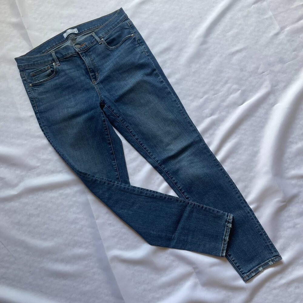 LOFT Mid-Waisted Full Length Modern Skinny Blue Jean w/ Distressing sz 10
